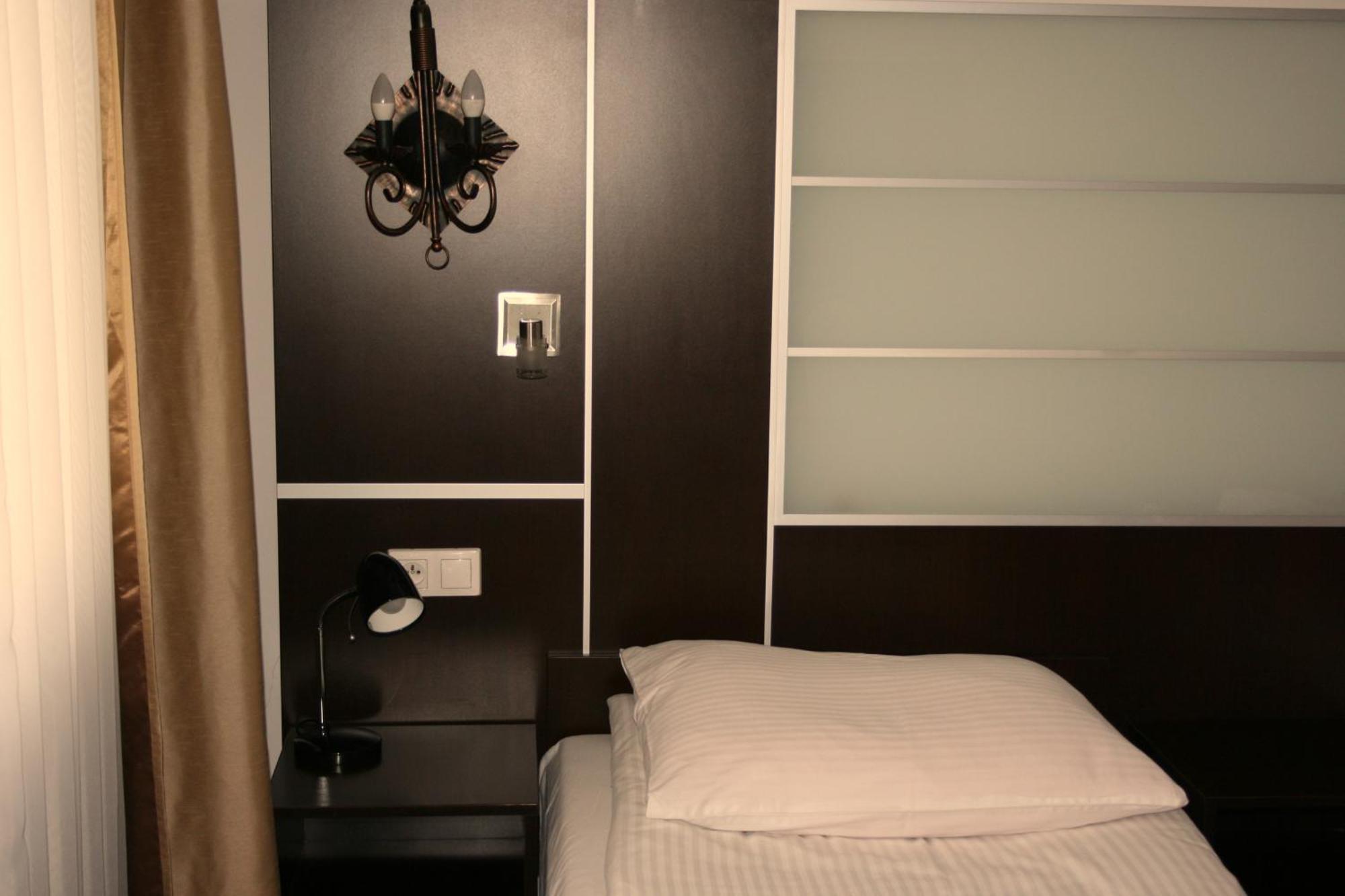 Hotel Junior 2 Krasków Εξωτερικό φωτογραφία