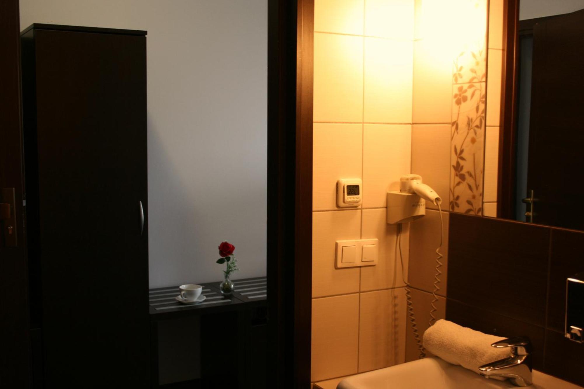 Hotel Junior 2 Krasków Εξωτερικό φωτογραφία