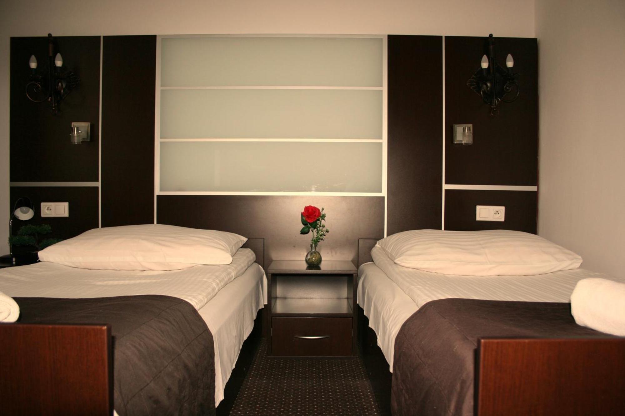 Hotel Junior 2 Krasków Εξωτερικό φωτογραφία