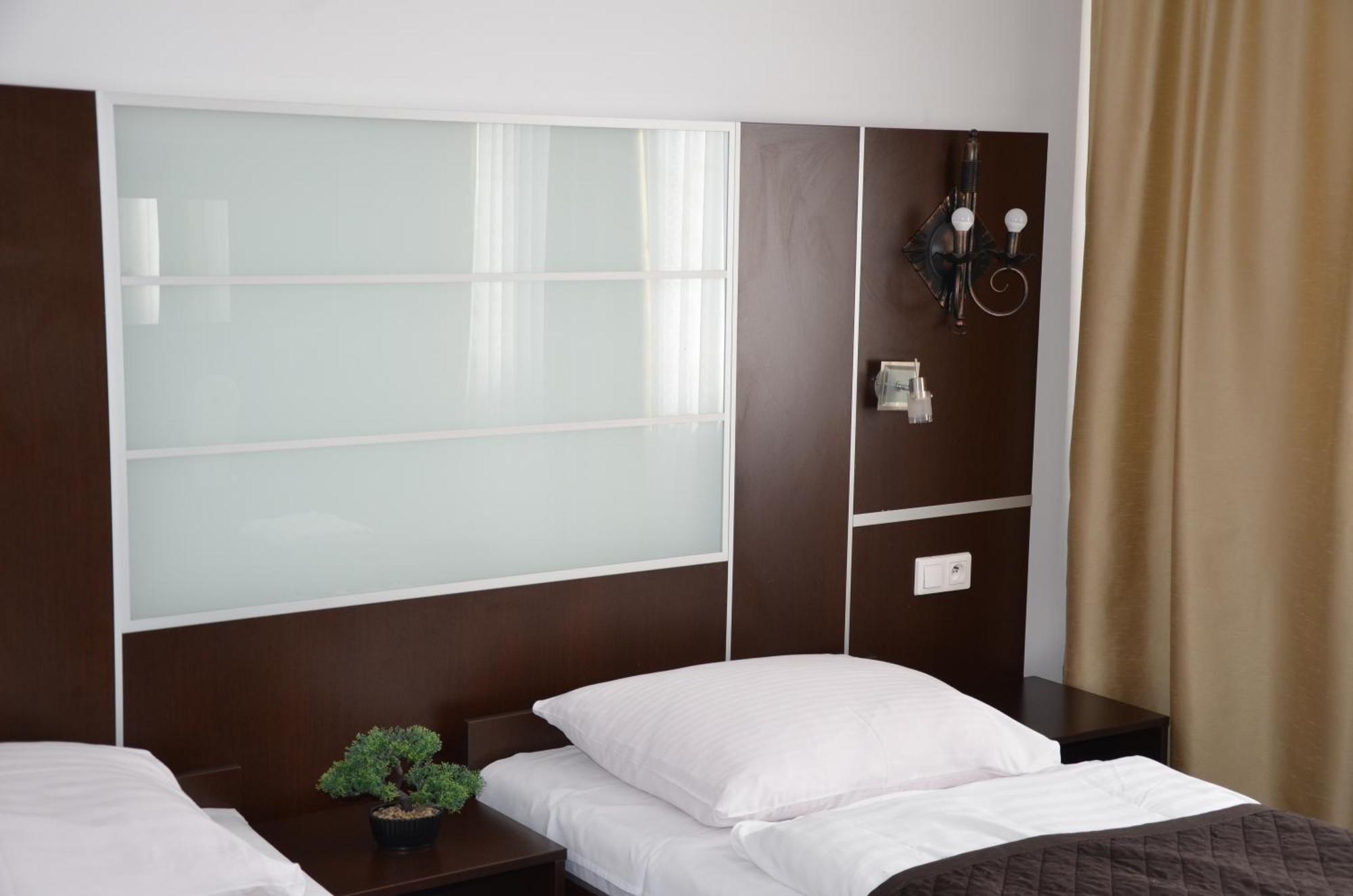 Hotel Junior 2 Krasków Εξωτερικό φωτογραφία